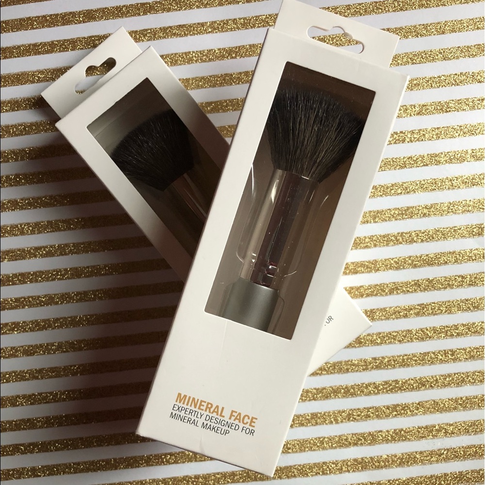 JAPONESQUE mineral face brush